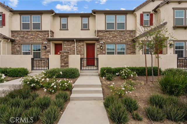 3981 E Huntington Street, Ontario CA: https://media.crmls.org/medias/2e96f985-d444-4adf-b350-10ba0e94bc4e.jpg