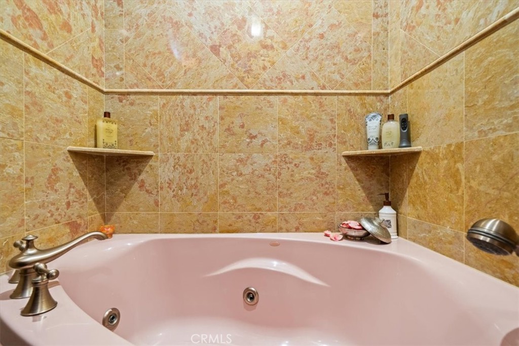 https://media.crmls.org/medias/2e971625-0fe8-4af3-89fc-b41cb22fecf2.jpg?preset=X-Large