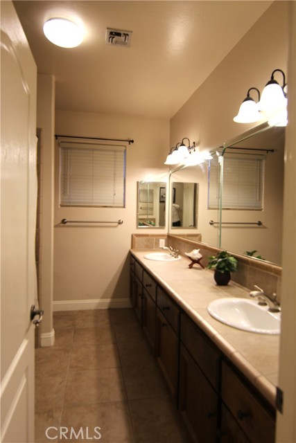 Detail Gallery Image 12 of 17 For 9905 Lightner Way, Bakersfield,  CA 93311 - 3 Beds | 2/1 Baths