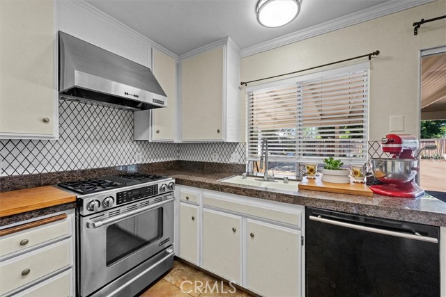 Detail Gallery Image 14 of 63 For 2078 Woodlawn, Corona,  CA 92882 - 3 Beds | 2 Baths