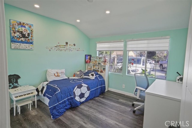 Detail Gallery Image 10 of 16 For 7409 Irvine Dr, North Hollywood,  CA 91605 - 4 Beds | 2/1 Baths