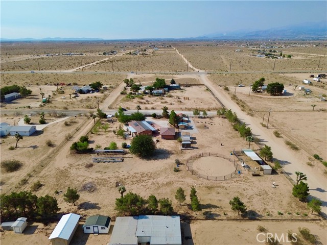 14221 Tumbleweed Road, Phelan CA: https://media.crmls.org/medias/2e985460-fbc3-4eb2-9458-ff211b27099a.jpg