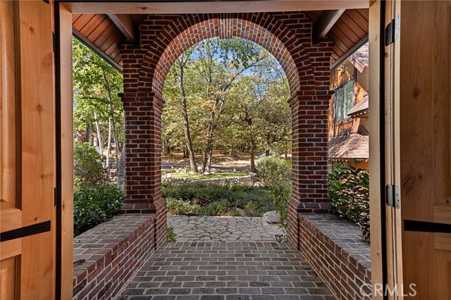 Detail Gallery Image 9 of 66 For 951 Osprey Ln, Lake Arrowhead,  CA 92352 - 4 Beds | 4 Baths