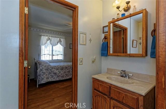 Detail Gallery Image 18 of 72 For 5037 Honeyhill Rd, Oak Hills,  CA 92344 - 2 Beds | 1/1 Baths
