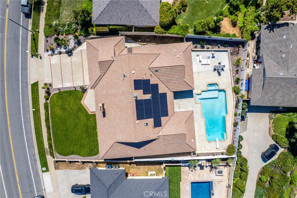 https://media.crmls.org/medias/2e9920ed-5f95-4162-bf2a-32bf3b8d0572.jpg?preset=X-Large