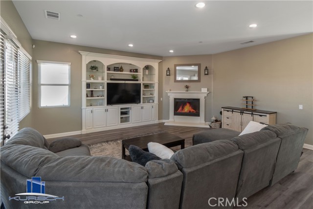 Detail Gallery Image 8 of 38 For 12948 Hyperion Ln, Apple Valley,  CA 92308 - 5 Beds | 3/1 Baths