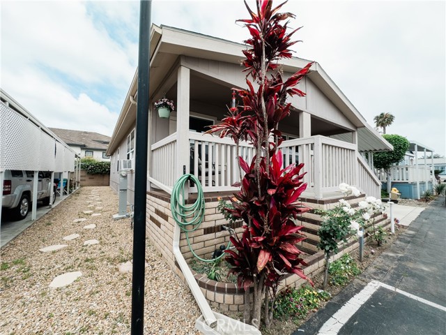 Detail Gallery Image 2 of 28 For 300 Magpie Ln, Fountain Valley,  CA 92708 - 3 Beds | 2 Baths