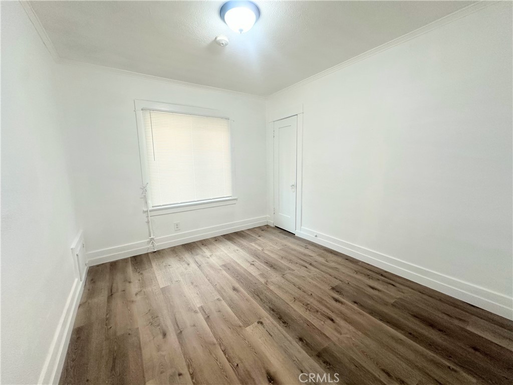 https://media.crmls.org/medias/2e99bfe4-9d36-489d-82d3-06d687bdbe05.jpg?preset=X-Large