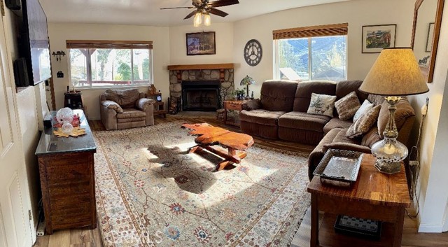 921 Piru Way, Frazier Park CA: https://media.crmls.org/medias/2e99c4a5-d604-4954-a6ae-e523b84a6ae7.jpg