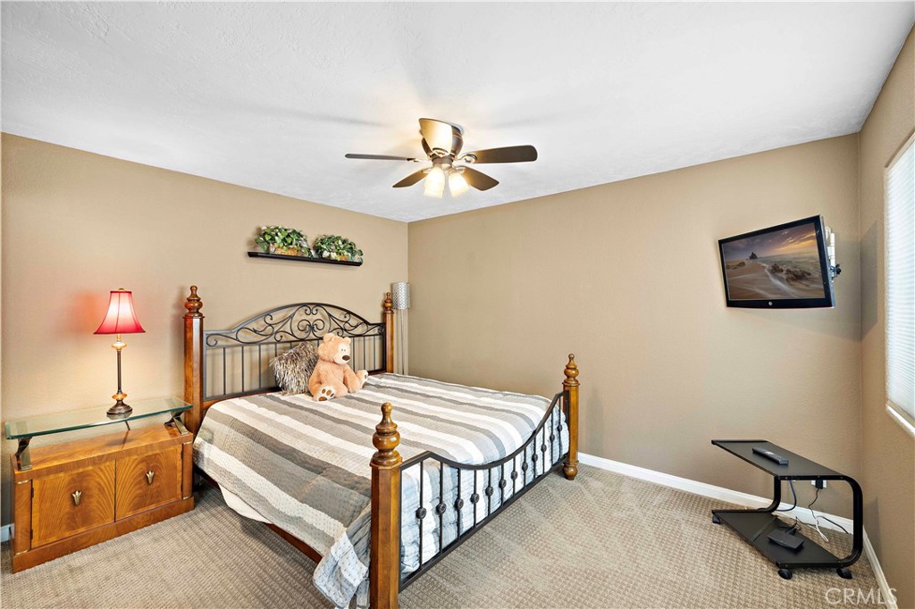 https://media.crmls.org/medias/2e9ad1c1-ebc9-4840-afa3-d67000ca07c0.jpg?preset=X-Large
