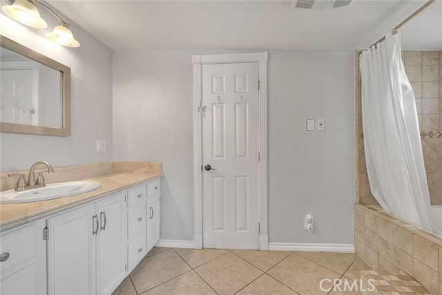6442 Raymond Avenue, Long Beach CA: https://media.crmls.org/medias/2e9b91d5-788c-425a-8c03-19865766a434.jpg