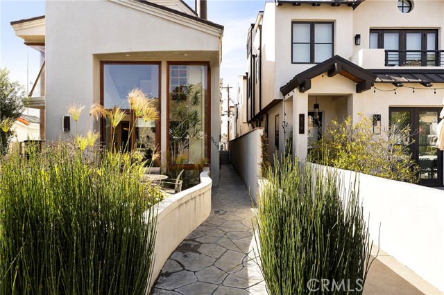 Front Image Thumbnail for CROC26057896