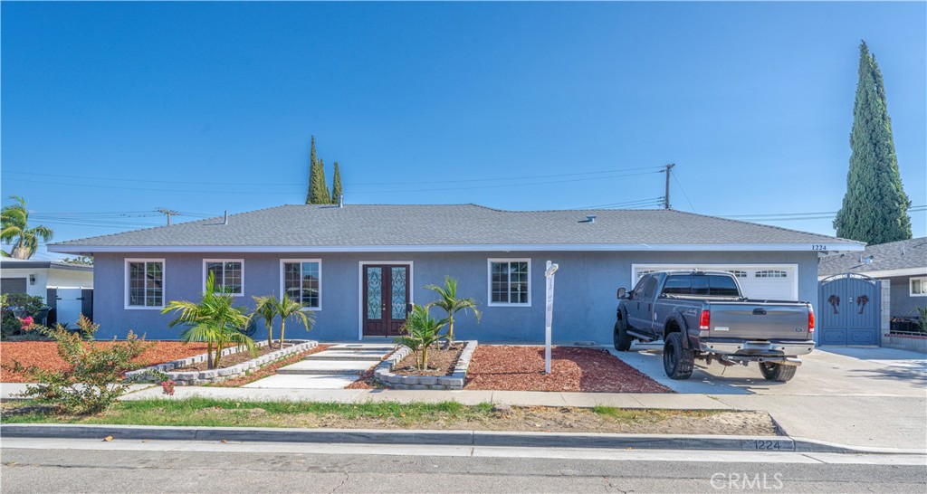 1224 E Live Oak Court