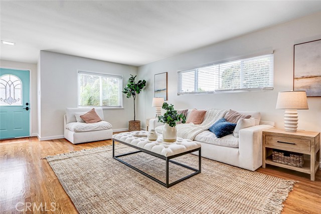 426 S Broadway, Redondo Beach CA: https://media.crmls.org/medias/2e9c4ed0-23b9-492a-a08c-1a6eae10c52c.jpg