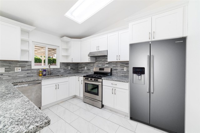Image 3 of 6 For 31605 Neuma Drive