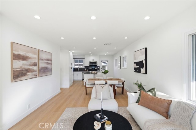 Detail Gallery Image 9 of 74 For 2140 N Rose St, Burbank,  CA 91505 - 5 Beds | 3/1 Baths