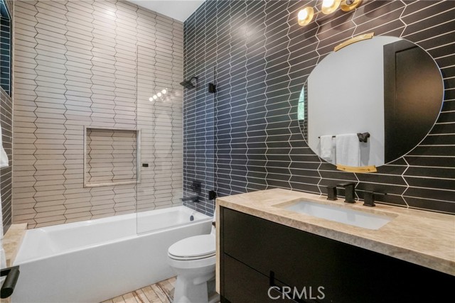4961 Edgerton Avenue, Encino CA: https://media.crmls.org/medias/2e9f4b9d-c039-4661-b3f7-adbad51d36bd.jpg