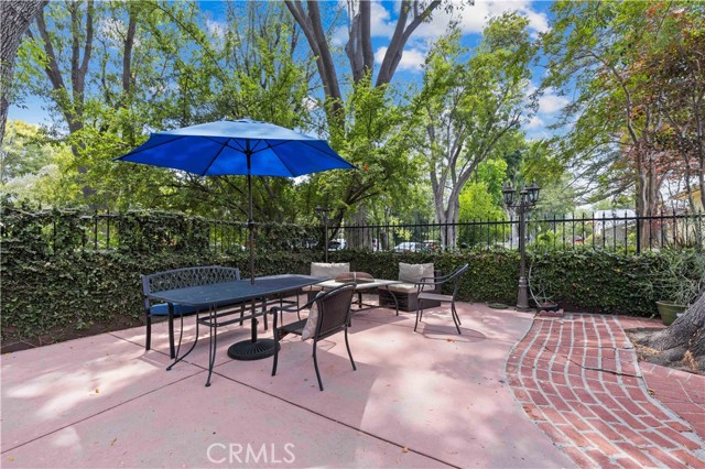 13405 Tiara Street, Valley Glen CA: https://media.crmls.org/medias/2ea000db-6435-46fe-a99b-1f1e84635598.jpg