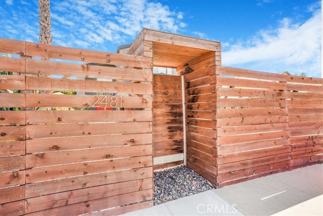 2481 S Bundy Drive, Los Angeles CA: https://media.crmls.org/medias/2ea0bde6-346f-40a2-a401-0717273e24fd.jpg