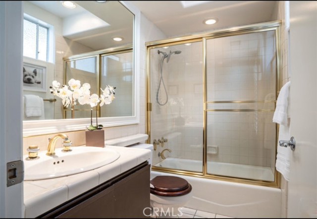 1819 Holmby Avenue, Los Angeles CA: https://media.crmls.org/medias/2ea14a15-17ff-412f-beb9-ad1792a6c3e9.jpg
