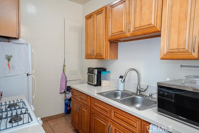 3915 E 11th Street, Long Beach CA: https://media.crmls.org/medias/2ea15521-c02b-4e07-86bb-52aa92ef479a.jpg