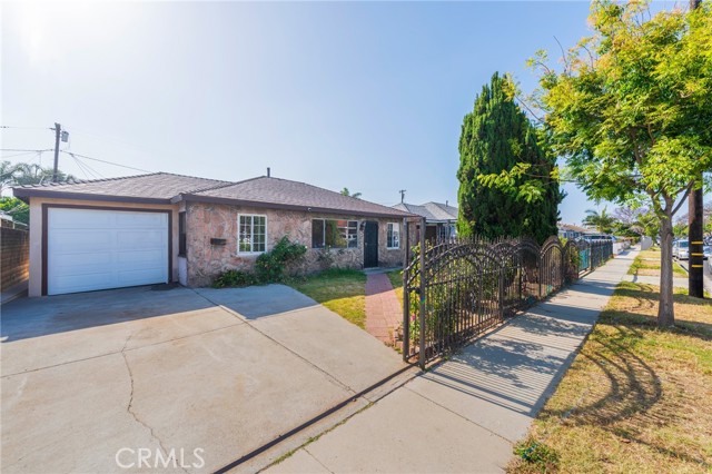 22428 Neptune Avenue, Carson CA: https://media.crmls.org/medias/2ea205fe-eca2-4749-81b8-a6672e949c9e.jpg