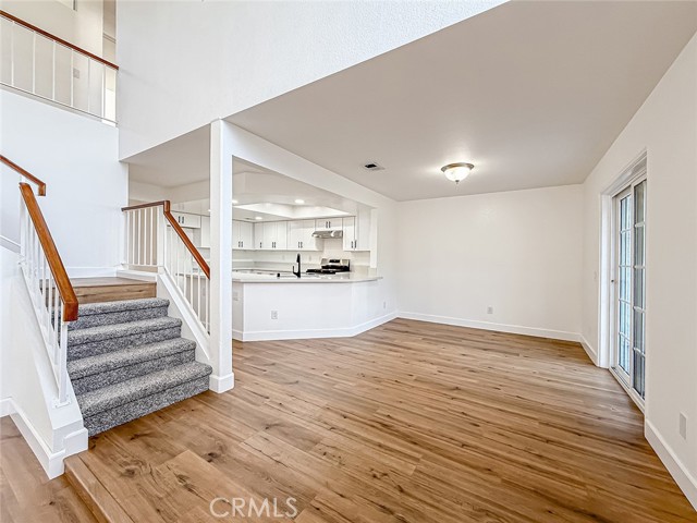 Detail Gallery Image 7 of 34 For 206 Camino Cortina, Camarillo,  CA 93010 - 3 Beds | 3 Baths