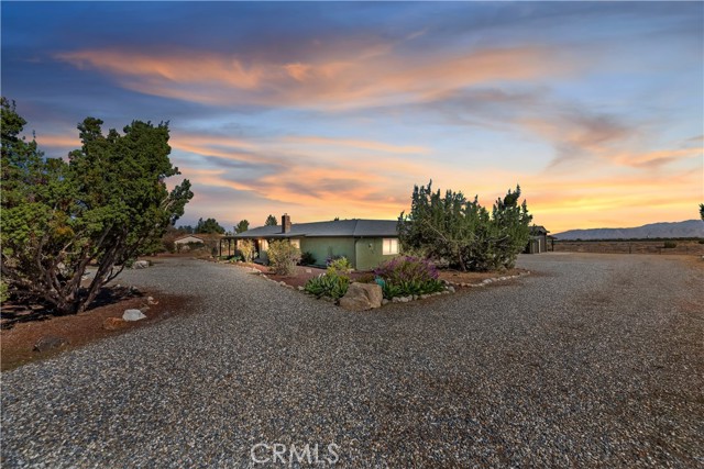 Detail Gallery Image 2 of 48 For 7215 Kourie Way, Oak Hills,  CA 92344 - 2 Beds | 2 Baths