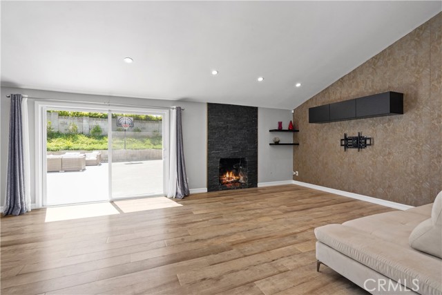 Detail Gallery Image 10 of 39 For 12835 Titian Ave, Granada Hills,  CA 91344 - 3 Beds | 2 Baths