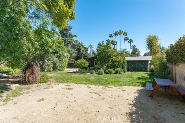 Detail Gallery Image 11 of 16 For 17531 Romar St, Northridge,  CA 91325 - 4 Beds | 2 Baths