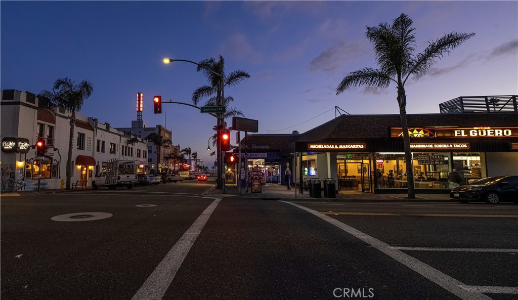 https://media.crmls.org/medias/2ea39ea1-93a5-4d8b-9e41-2e1379a41fbf.jpg?preset=X-Large