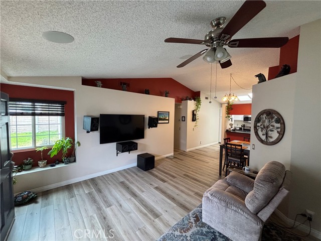 15957 Randall Avenue, Fontana CA: https://media.crmls.org/medias/2ea4331b-21ad-4883-abdb-65843536018b.jpg