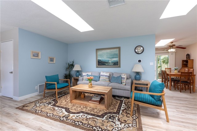10262 Circulo De Juarez, Fountain Valley CA: https://media.crmls.org/medias/2ea50072-a49f-4856-85c8-f74958f3725d.jpg