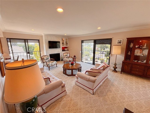 12400 MONTECITO Road, Seal Beach CA: https://media.crmls.org/medias/2ea58db6-4cd3-48c8-85c4-6a0552d2e328.jpg