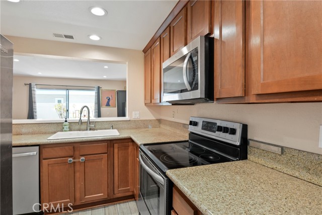 101 Abbeywood Lane, Aliso Viejo CA: https://media.crmls.org/medias/2ea6ad1a-20e0-4de8-b3d3-f141c9a5f4bb.jpg
