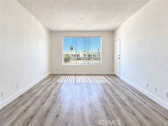11657 Oxnard Street, 109 photo 11