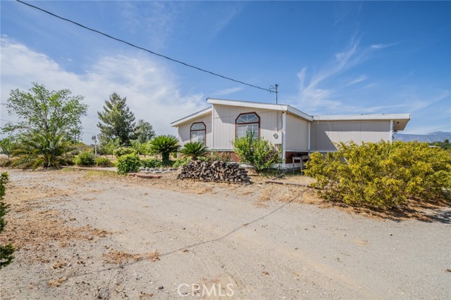 Detail Gallery Image 2 of 42 For 12782 Riggins Rd, Phelan,  CA 92371 - 3 Beds | 2 Baths
