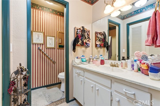 Detail Gallery Image 22 of 27 For 1927 S Chinowth St, Visalia,  CA 93277 - 3 Beds | 2 Baths