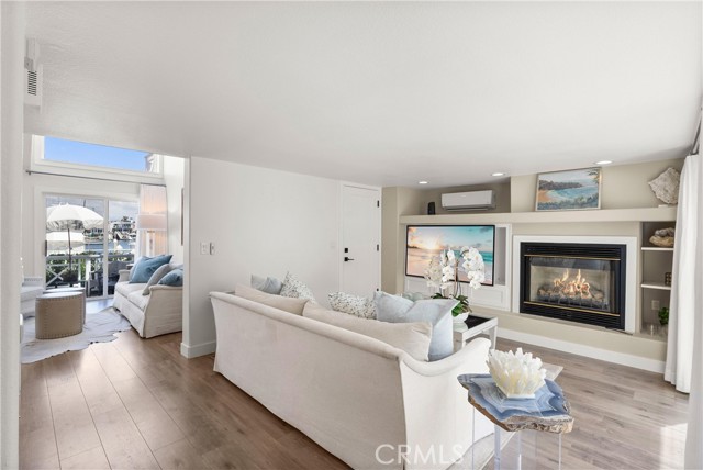Detail Gallery Image 14 of 50 For 12 Anchorage Way, Newport Beach,  CA 92663 - 2 Beds | 2/1 Baths