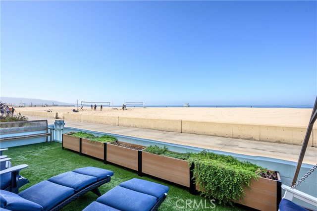 Detail Gallery Image 2 of 24 For 528 the Strand, Hermosa Beach,  CA 90254 - 4 Beds | 4 Baths