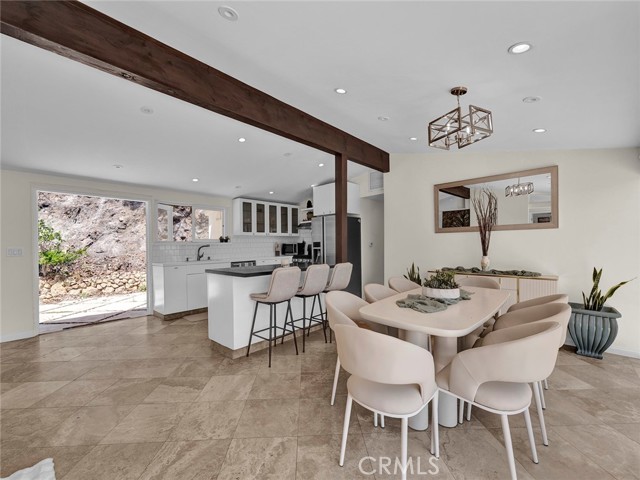 20537 Little Rock Way, Malibu CA: https://media.crmls.org/medias/2ea94759-18f7-4505-8bb2-add4326e6452.jpg
