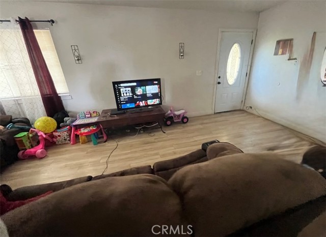 531 N O Street, Lompoc CA: https://media.crmls.org/medias/2ea9ec58-b3cc-4b66-8eb2-c2f353b7eb46.jpg