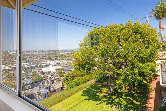 4501 Paseo De Las Tortugas, Torrance CA: https://media.crmls.org/medias/2eab4f24-72dc-4e78-8573-d09dc5ee38a3.jpg