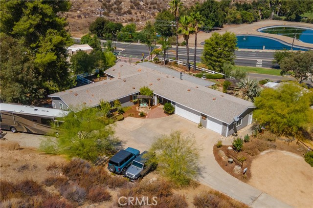 22831 Skylink Drive, Canyon Lake CA: https://media.crmls.org/medias/2eab80fe-f9a3-4ca2-a5ae-cfbd30a48900.jpg
