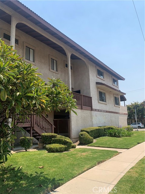 10852 Walnut Street, Los Alamitos CA: https://media.crmls.org/medias/2eace2ea-cb38-441b-a024-b7edf8ce9b9e.jpg