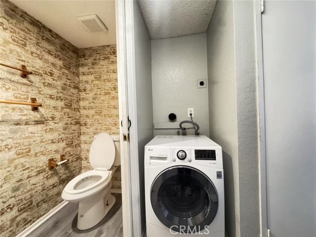 Detail Gallery Image 8 of 19 For 9100 Acacia Ave, Fontana,  CA 92335 - 2 Beds | 1/1 Baths