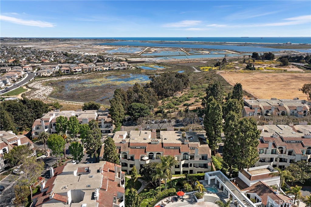 MLS #OC25103641 img 4