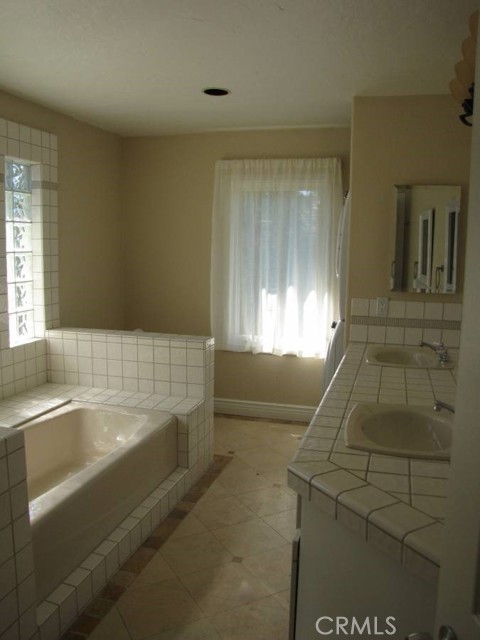 31732 Via Coyote, Trabuco Canyon CA: https://media.crmls.org/medias/2eae39f4-e544-4a28-958e-9dec67e89796.jpg