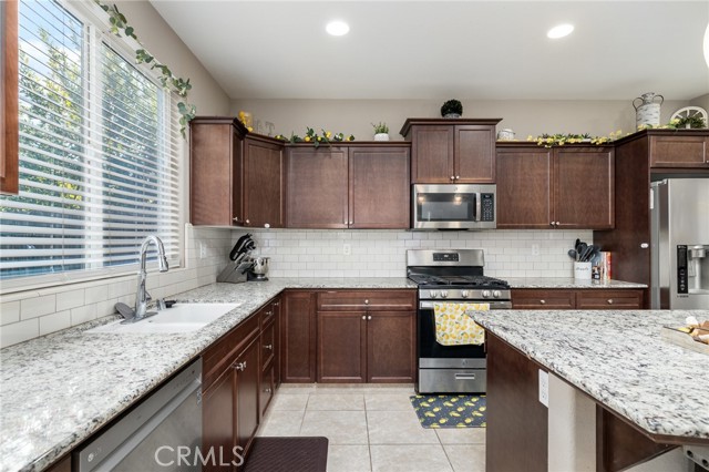 3580 Buckingham Avenue, Clovis CA: https://media.crmls.org/medias/2eaeff6f-821d-41f2-a224-a66261c0ee41.jpg
