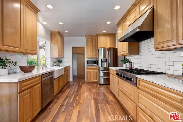 Detail Gallery Image 10 of 29 For 384 N Bonhill Rd, Los Angeles,  CA 90049 - 3 Beds | 3/2 Baths